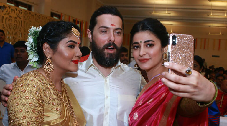 Shruti Haasan Spotted With Her Boy Friend Michael Corsale