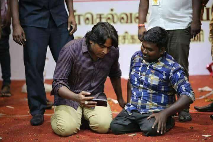 Vijay Sethupathi Selfie with fan