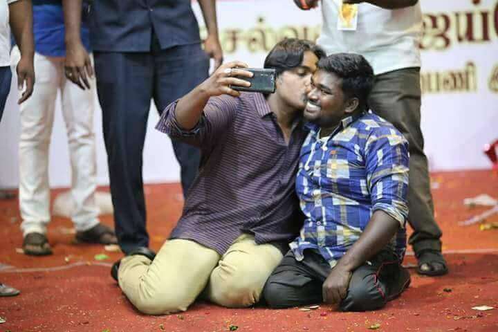 Vijay Sethupathi Selfie with fan