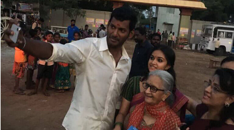 Keerthy Suresh Family At Sandakozhi 2 Shooting Spot still1