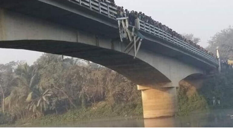 Daulatabad bridge broken side wall