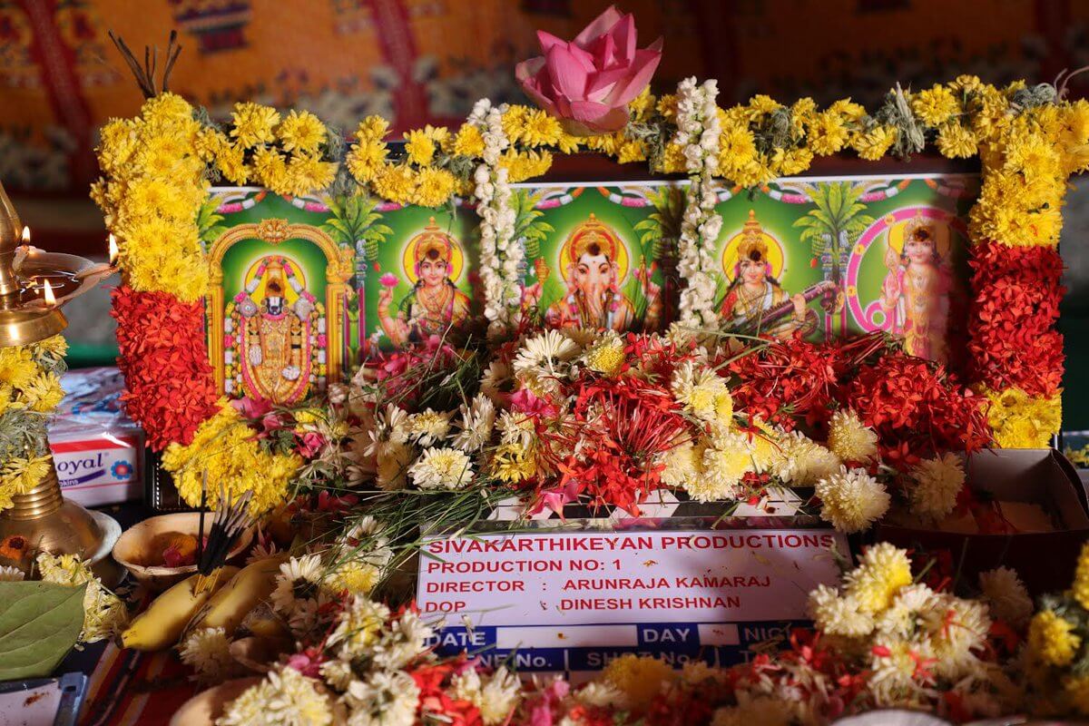 Sivakarthikeyan Productions Pooja still2,credit-Sivakarthikeyan