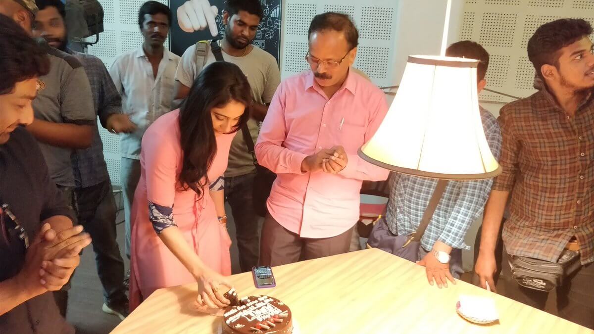 Mr Chandramouli Team celebration still3