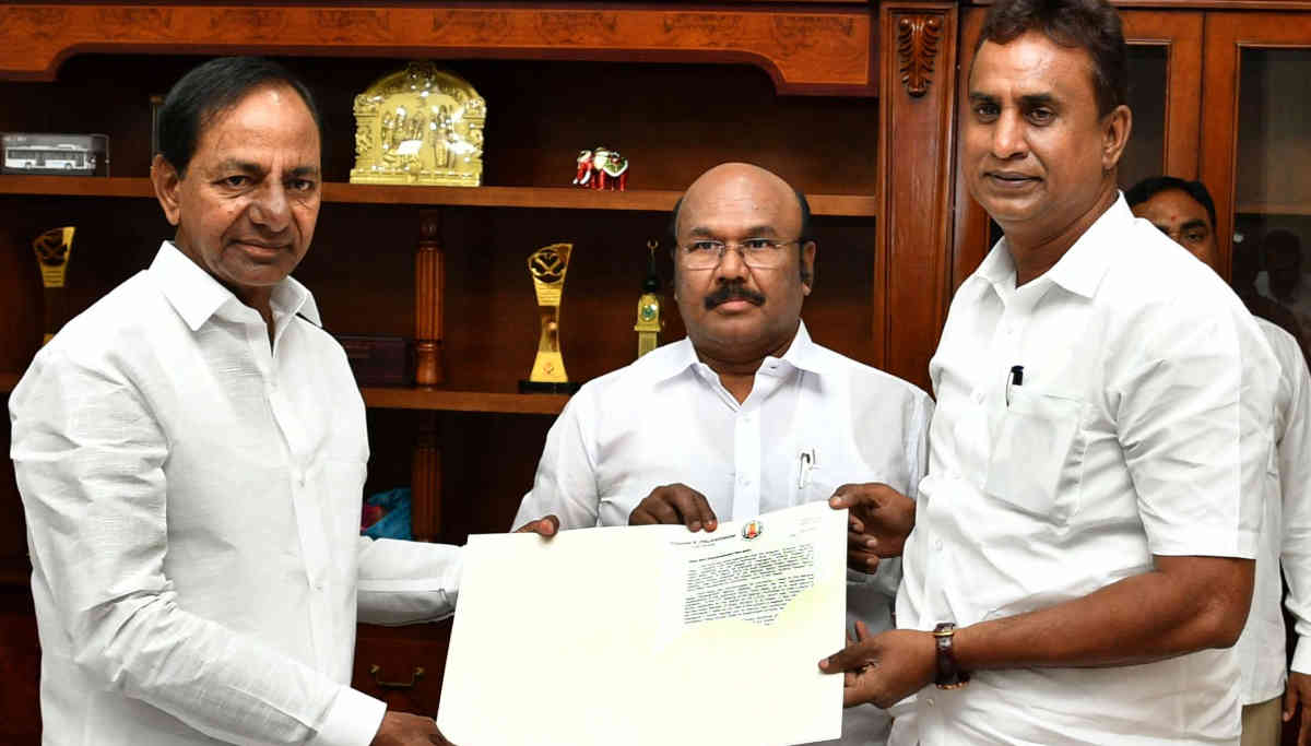 Telangana CM Agrees Godavari Water Request of Tamil Nadu