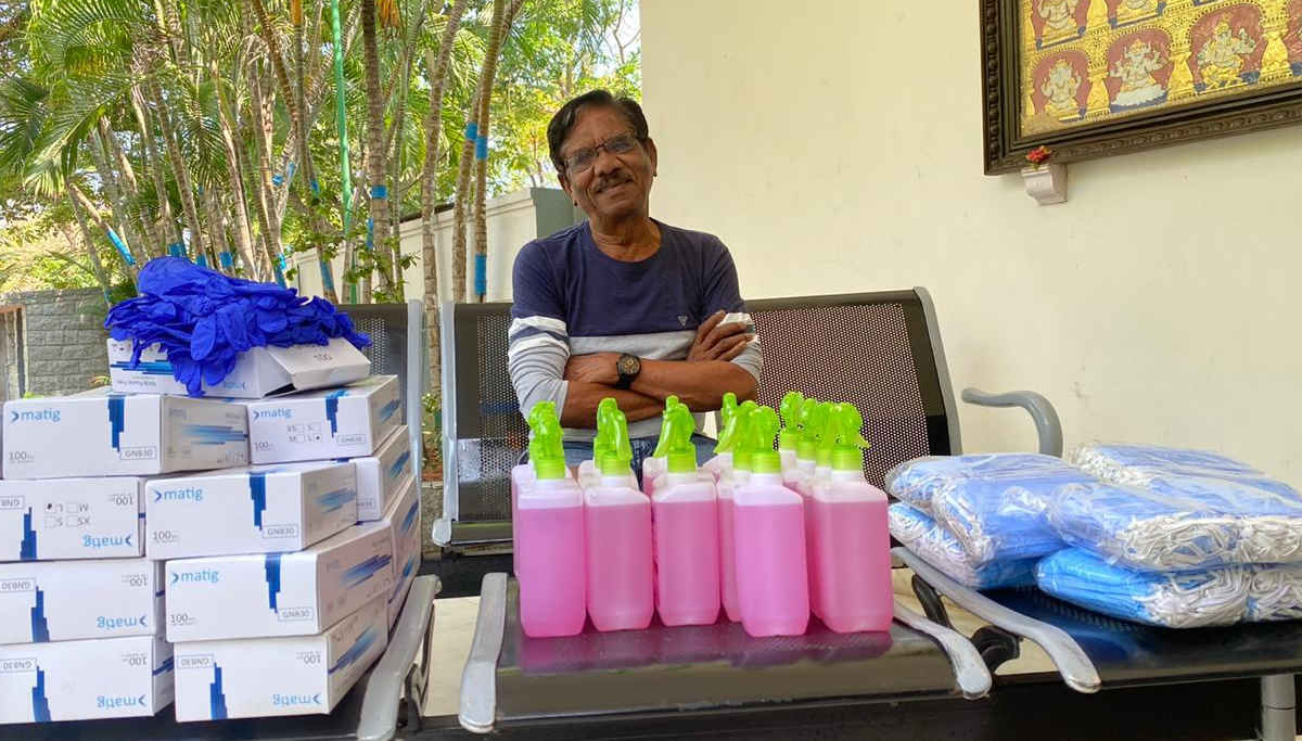 Bharathiraja Contributes to health Workers and Police